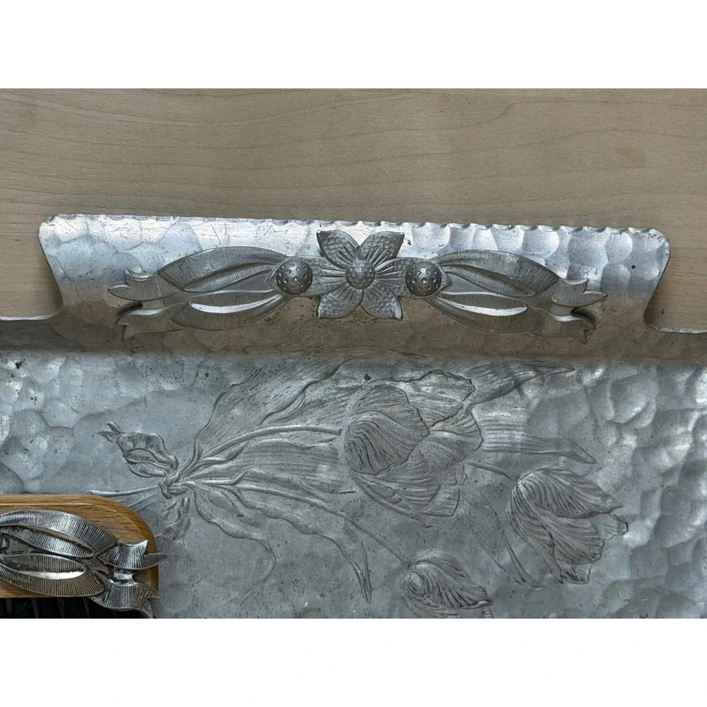 Rodney Kent Hand Wrought Aluminum Silent Butler Crumb TraySet 444 Hammered Tulip